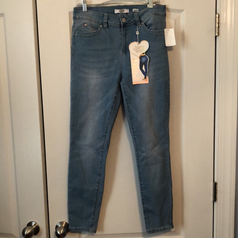 YMI Mid-Rise Wanna Betta Butt Jeans